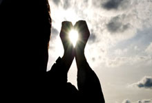 里昂与桑坦德竞争激烈,球员状态引人关注