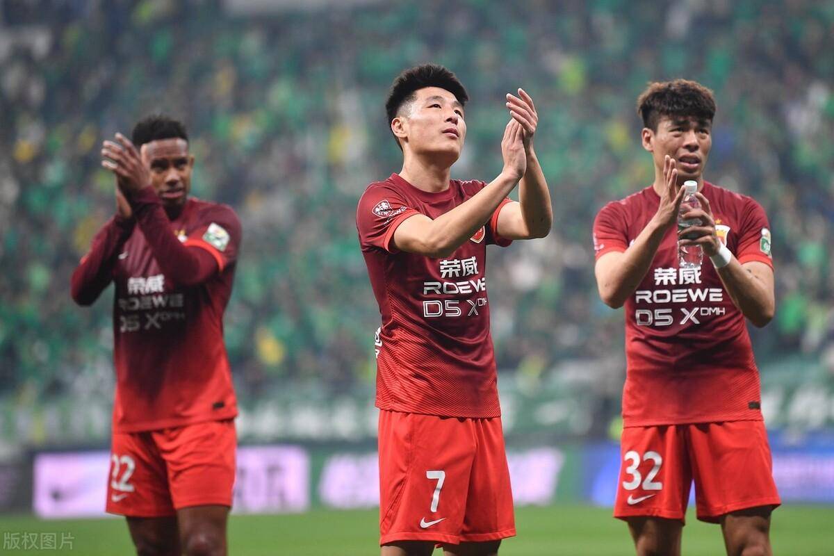 包含上港队再胜一场，稳坐积分榜榜首位置的词条