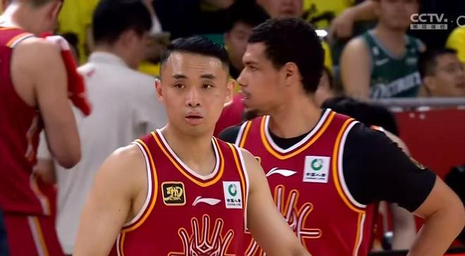 关于大力守门员神勇，关键时刻抱住比赛节奏的信息