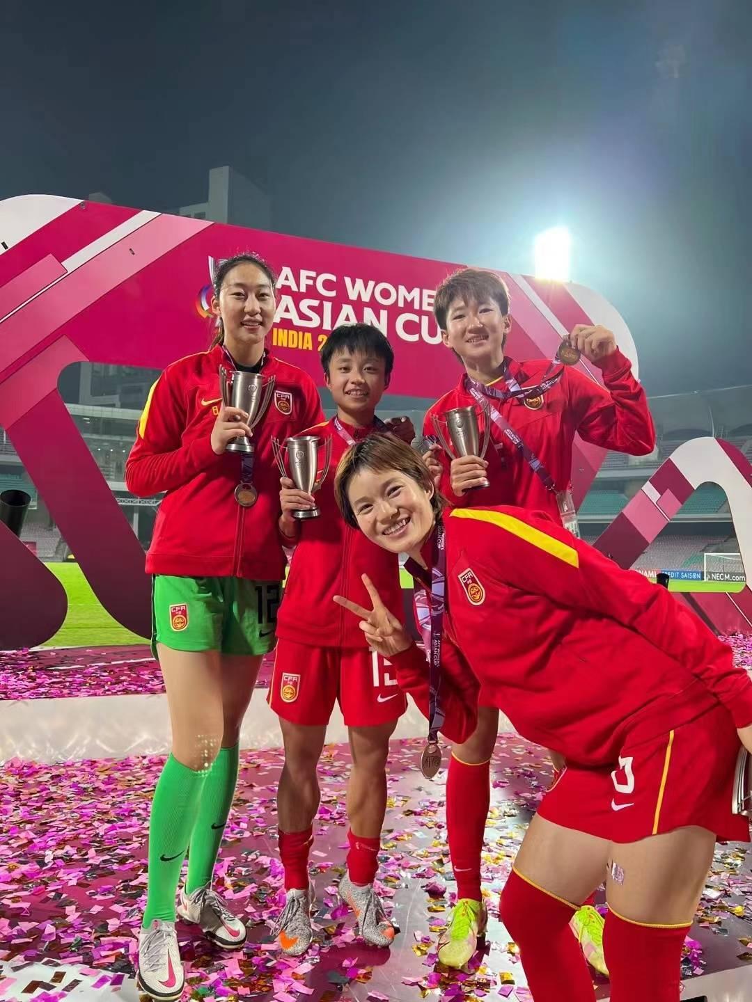 中国女足斗志昂扬，冲击冠军